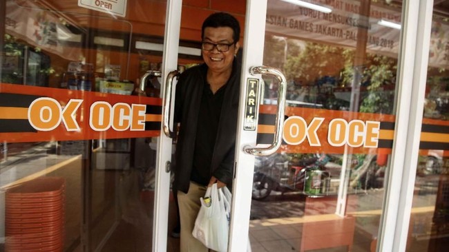 OK OCE Mart dan Gerai OK OCE merupakan ritel yang berbeda. Mart adalah besutan relawan Anies-Sandi, sedangkan satunya diinisiasi langsung program Anies-Sandi.
