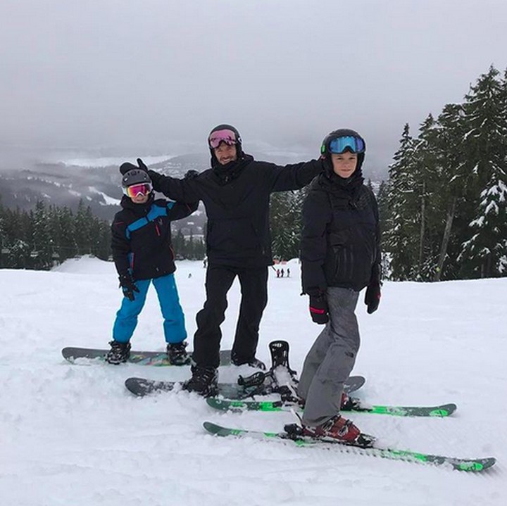 <p>David Beckham dikenal sebagai sosok family man. Di sela-sela kesibukannya dia menyempatkan diri menghabiskan waktu bareng anak-anaknya. (Foto: Instagram/ @victoriabeckham)</p>
