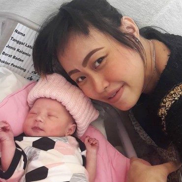 Pinkan Mambo, Makin Mandiri Meski Punya 6 Anak