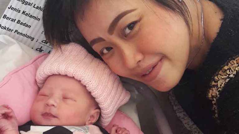 Lama tak terdengar, penyanyi Pinkan Mambo ternyata sudah punya enam anak.
