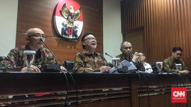 Jubir KPK menyatakan pihaknya menjadwalkan memeriksa Mendagri Tjahjo Kumolo sebagai saksi untuk Bupati Bekasi Neneng Hasanah Yasin dalam kasus Meikarta.