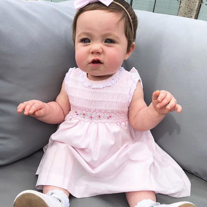 <p>Jangan salah, itu bukan boneka yang sedang duduk ya. He-he-he. (Foto: Instagram @marlowe.and.me)</p>
