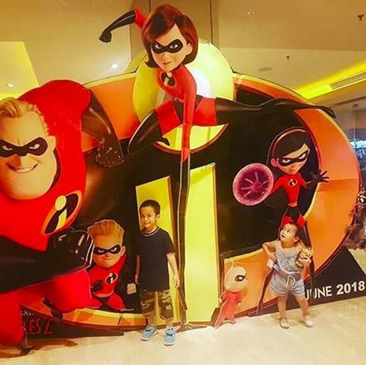 <p>Satu, dua, tiga, cheeseeeee! (Foto: Instagram @shezy_idris)<br /><br /></p>