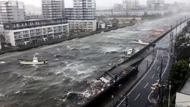Badai Jebi, Jepang Perintahkan 1,19 Juta Warga Evakuasi Pemerintah Jepang mengeluarkan perintah evakuasi untuk 1,19 juta warganya menyusul topan Jebi yang tercatat menjadi badai terkuat dalam 25 tahun terakhir.