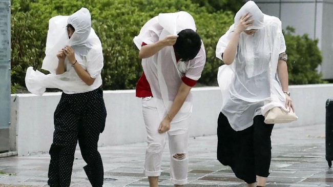Kemlu RI mengimbau WNI di Jepang waspada menyusul Topan Jebi dan gempa bumi yang mengguncang negara itu berturut-turut dalam beberapa hari terakhir.