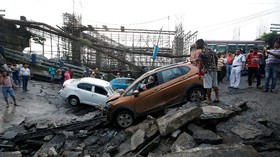 FOTO: Pilu Korban Runtuhnya Jembatan Tua di India
