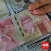Lembaran mata uang rupiah dan dollar AS diperlihatkan di salah satu jasa penukaran valuta asing di Jakarta, Rabu, 5 September 2018.