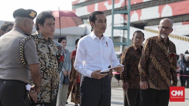 Jokowi berharap program-program yang tidak bermanfaat bagi rakyat di APBN dan APBD dipangkas. Jokowi ingin aparatur sipil negara harus berorientasi hasil.