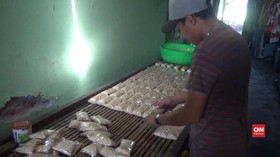 VIDEO: Rupiah Melemah, Perajin Tempe Kena Imbasnya