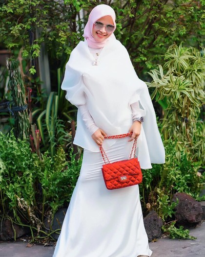 Foto: Gaya Mewah Politisi Cantik Berhijab, Kader Golkar