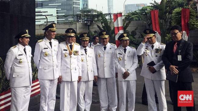 Tjahjo Kumolo mengajak sejumlah kepala daerah yang baru dilantik Presiden Jokowi ke KPK. Para Kepala Daerah itu hanya mengaku diajak Tjahjo mengunjungi KPK.