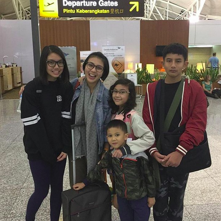<p>Sejak Desember 2016, Lusy Rahmawaty bersama suami dan anak-anaknya pindah ke Australia. (Foto: Instagram/ @lusy_rahmawaty)  </p>