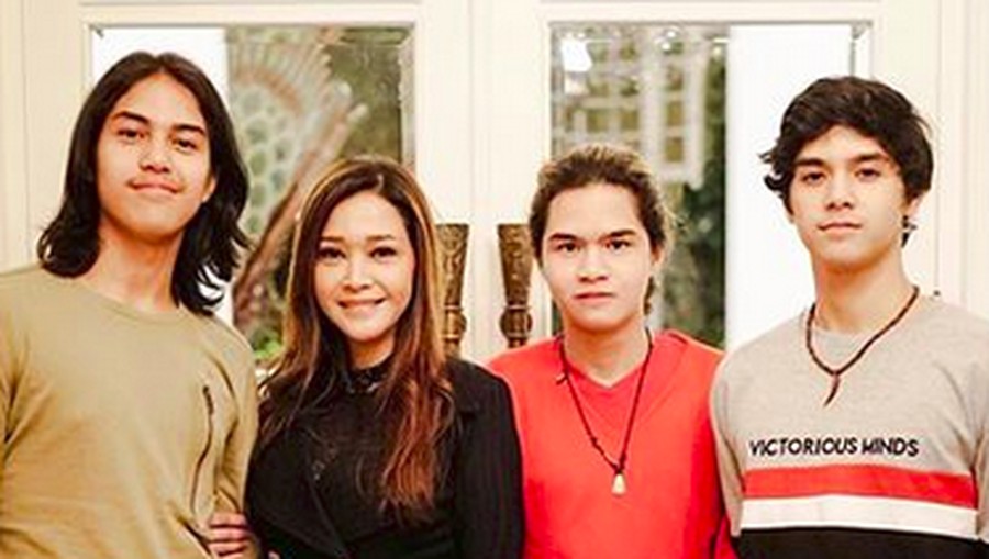 Al Ghazali memberi selamat kepada Maia Estianty yang menikah dengan pengusaha bernama Irwan Mussry.