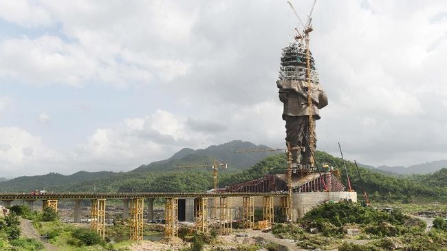 India tengah dalam masa pembangunan proyek patung terbesar di dunia yang tingginya mencapai dua kali lipat patung Liberty di Amerika Serikat.