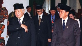 Harmoko dan Kenangan 'Menurut Petunjuk Bapak Presiden'