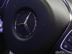 Spesifikasi dan Harga Mercedes-Benz Ibu-ibu Pengutil Cokelat di Alfamart