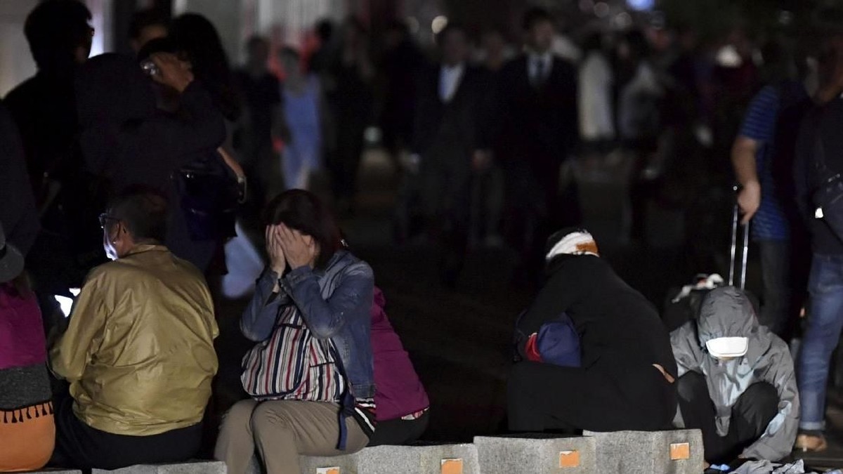 FOTO: Habis Topan, Jepang Diguncang Gempa