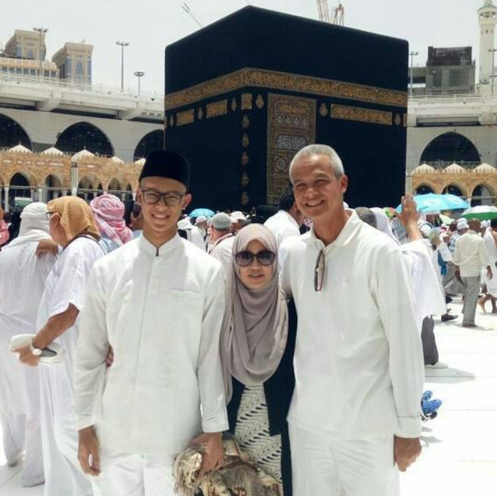 <p>Keduanya dikaruniai anak laki-laki yang diberi nama Muhammad Zinedine Alam Ganjar. (Foto: Instagram @alamganjar)</p>