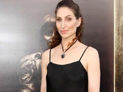 Dibayar Sedikit Meski Merchandise-nya Laris, Pemeran Valak Tuntut Warner Bros