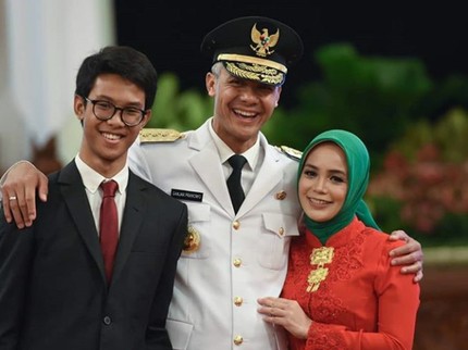 Potret Harmonis Keluarga Kecil Gubernur Jateng Ganjar Pranowo