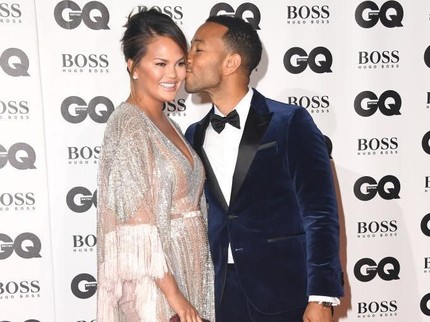 Ungkapan Manis Chrissy Teigen di Ultah Pernikahannya yang ke-5