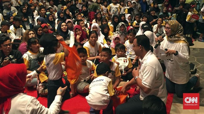 Di acara peringatan hari anak nasional, Gubernur DKI Anies Baswedan meminta anak-anak memanggilnya 'paman' dan berjanji menjadikan Jakarta lebih ramah anak.