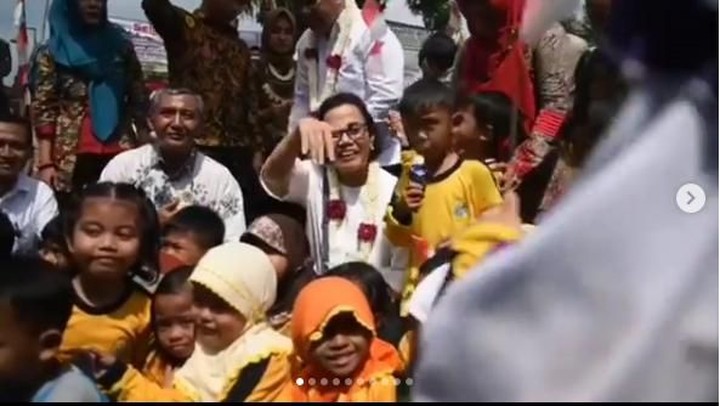 Sri Mulyani dan Anak-anak dalam Satu Bingkai Foto