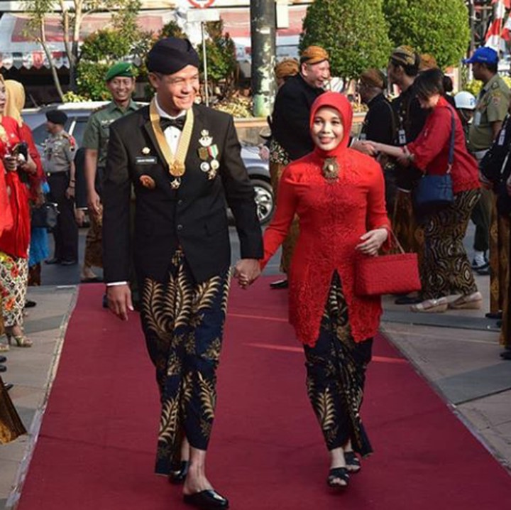 <p>Ganjar Pranowo menikah dengan istrinya Siti Atiqoh Supriyanti pada tahun 1999. (Foto: Instagram @ganjarpranowo)</p>