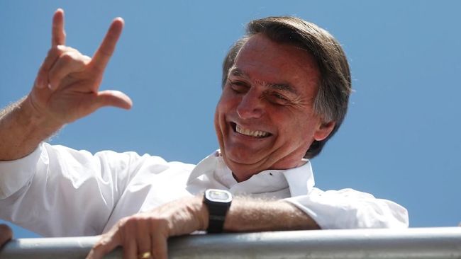 Jair Bolsonaro resmi menjadi Presiden Brasil setelah dilantik pada Selasa (1/1). Dalam pidatonya, ia berkomitmen mengubah nasib Brasil dengan kerja keras.