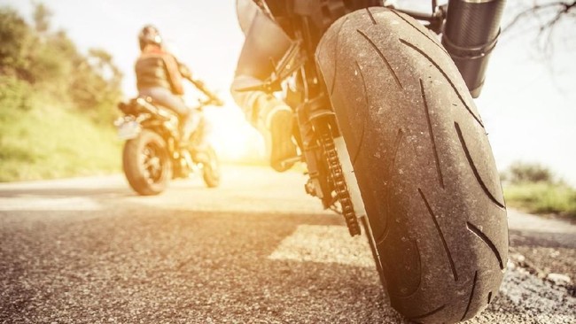 2 Pembalap Tewas dalam Kecelakaan Horor British Superbike Dua pembalap, Owen Jenner dan Shane Richardson, meninggal dunia dalam kecelakaan fatal di ajang balap motor British Championship.