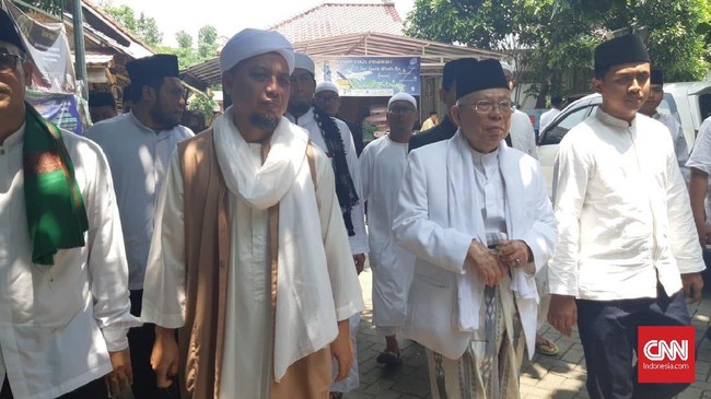 Menanggapi hasil Ijtimak Ulama II yang memberi dukunga pada Prabowo-Sandi, Bakal cawapres Ma'ruf Amin mengaku didukung ratusan ulama yang benar-benar ulama.