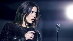 Nilai Panggung Tak Aman, Dua Lipa Batal Konser di Jakarta Hari Ini