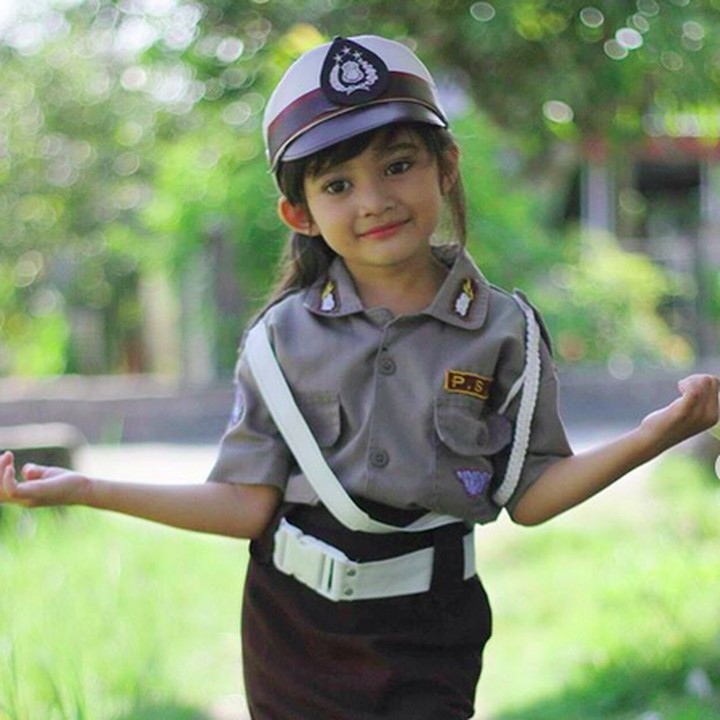 <p>Aih, manis banget sih polwan cilik yang satu ini. (Foto: Instagram/ @cikhaasmiranda)  </p>