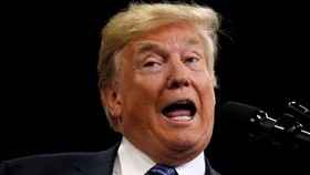 Trump Gertak Militer Venezuela Segera Dukung Guaido