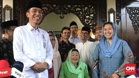 Yenny Wahid: Pak Jokowi Kalau SIlaturahmi Tak Pakai Stuntman