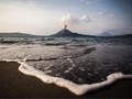 Muncul Sinar Api, Gunung Anak Krakatau Status Waspada