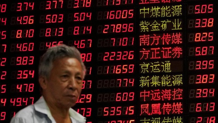 Investors look at computer screens showing stock information at a brokerage house in Shanghai, China September 7, 2018. REUTERS/Aly Song