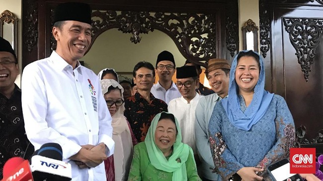 Yenny menyebut Jokowi sosok yang berani, sederhana dan menghadirkan keadilan sosial. Tiga karakter ini mengingatkan Yenny pada sosok ayahnya, Gus Dur.