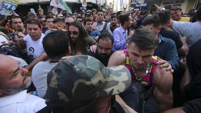 Ancaman tindak pembunuhan bagi para politikus Brazil memang meiliki tensi tinggi, penikaman capres Brasil yang terjadi semalam bukanlah yang pertama.