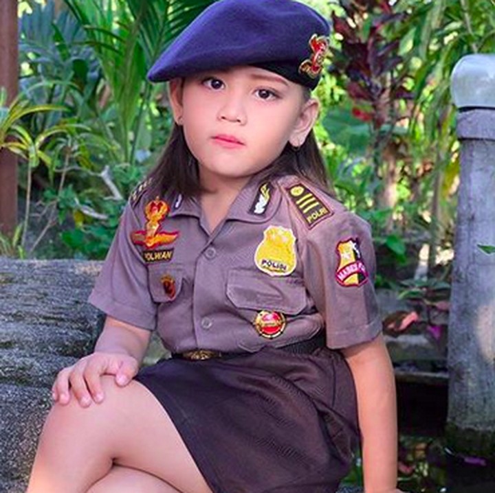 <p>Aih, manis nan menggemaskan banget sih polwan ciliknya. (Foto: Instagram/ @thuty260990)  </p>