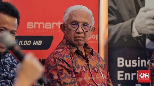 Ekonom Senior Anwar Nasution menilai kinerja Menteri Keuangan Sri Mulyani dan Menteri BUMN Rini Soemarno tak mumpuni untuk membantu menjaga stabilitas rupiah.