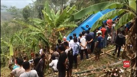VIDEO: Korban Bus Masuk Jurang Dibawa ke RSUD Pelabuhan Ratu