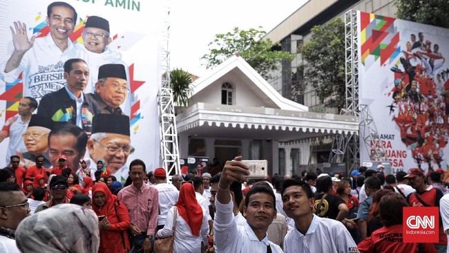Rumah Aspirasi Rakyat Tim Kampanye Nasional Joko Widodo-Maruf Amin diresmikan pada Minggu (4/11), yang menjadi wadah berbagai kegiatan.