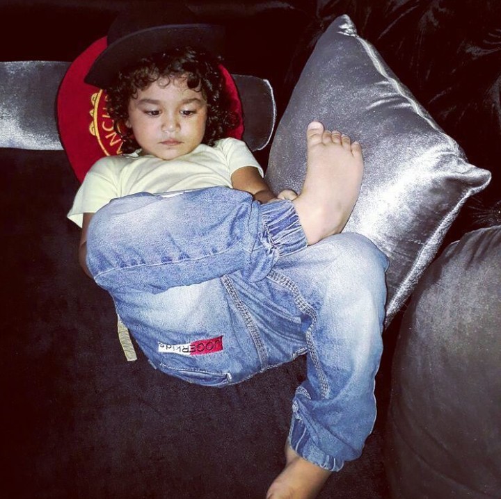 <p>Lihat deh, Bun, ada-ada aja ya tingkahnya Juna. Hi-hi-hi. (Foto: Instagram/ @kartikaputriworld)  </p>