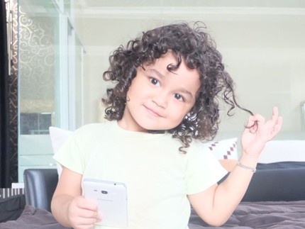 Gantengnya Juna, si 'Malaikat Kecil'-nya Kartika Putri