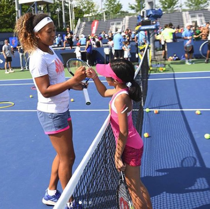<p>Dulu waktu kecil, Naomi Osaka juga sering berlatih tenis dengan para jawara tenis. Ia pun bangga ketika tahu kalau sekarang ia menjadi petenis andalan. (Foto: Instagram@naomiosakatennis)</p>