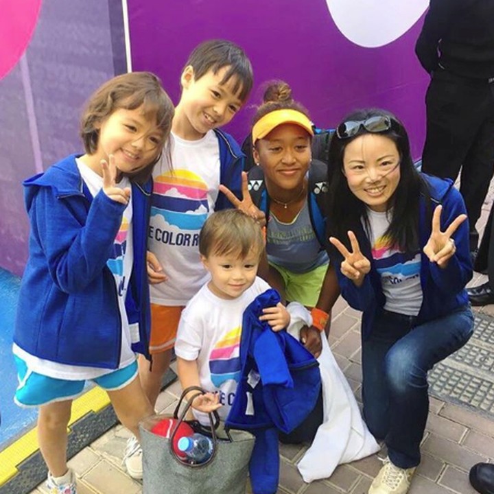 <p>Naomi Osaka selalu ingin berfoto dengan penggemar kecilnya. (Foto: Instagram @naomiosakatennis)</p>