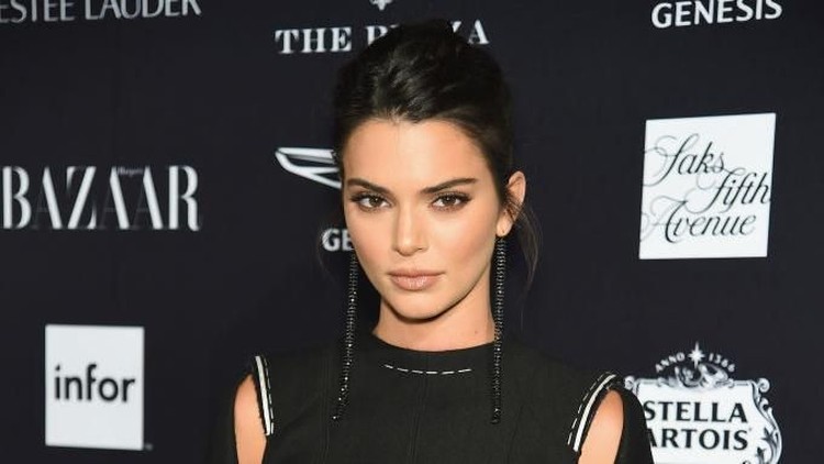 Kendall Jenner memang belum punya anak. Namun sebagai tante, dia sosok yang cukup dekat dengan keponakannya, Bun.