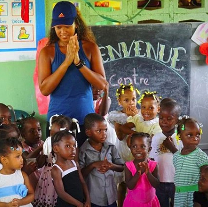 <p>Naomi Osaka selalu happy jika bertemu anak-anak. (Foto: Instagram @naomiosakatennis)</p>