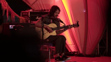 img-title Lirik Lagu Variasi Pink - Jason Ranti